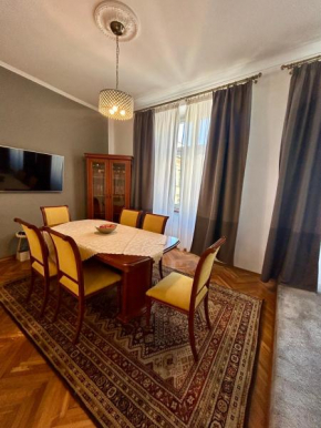 Vintage Senacka 3 Apartment